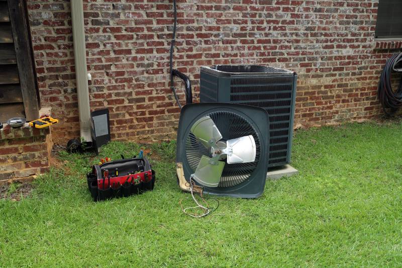 5 Maintenance Tips to Keep Your AC Unit Running in Shepherdsville, KY